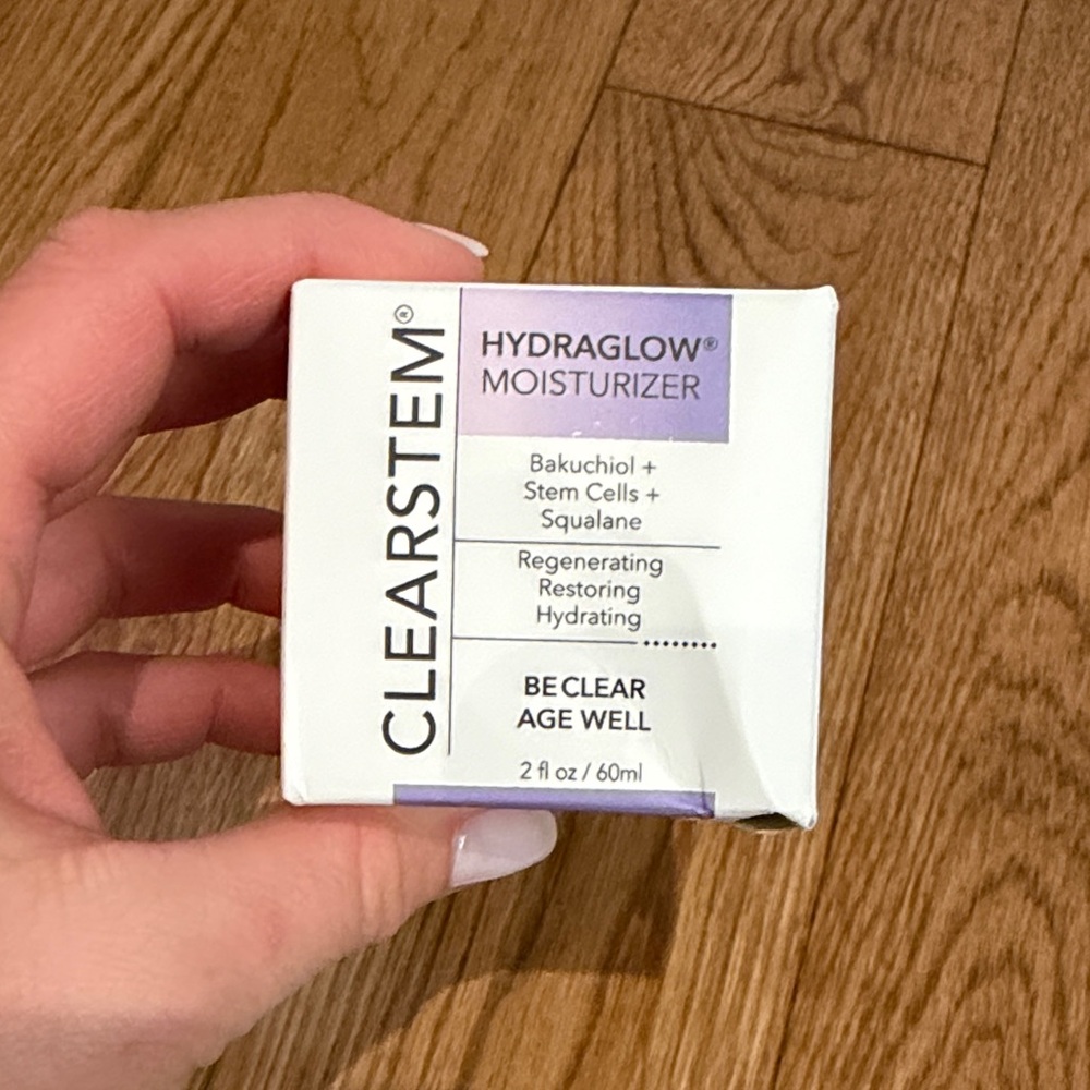 CLEARSTEM Hydraglow Moisturizer — Daily Hydrating Cream in White & Light Purple